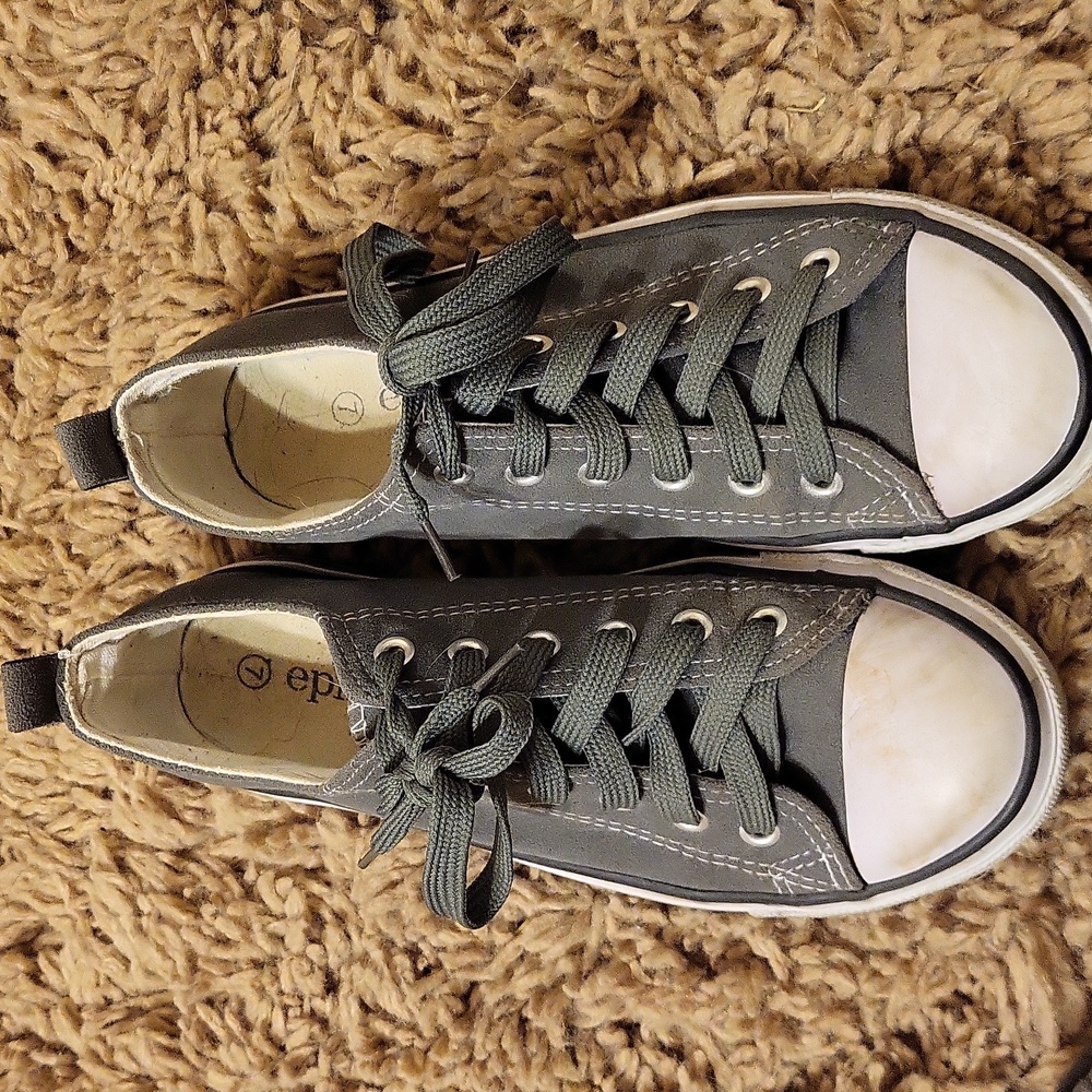 Ladies sneakers